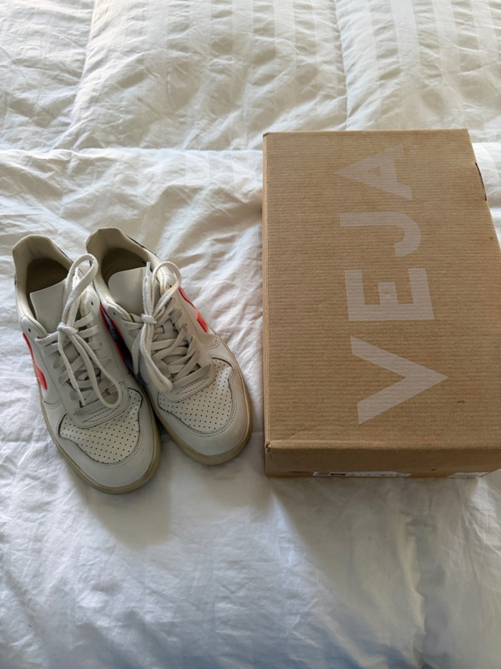 Vega V-10 Leather Sneaker size 9